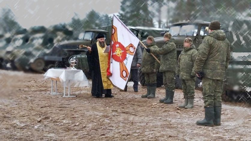 Орловский священник освятил боевое знамя российского подразделения в зоне СВО