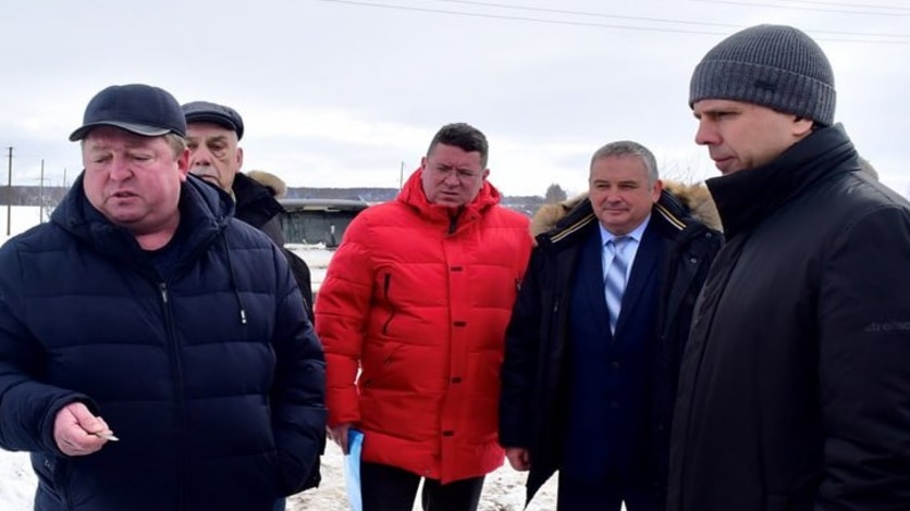Андрей Клычков провел выездное совещание по ремонту дорог в Залегощенском районе